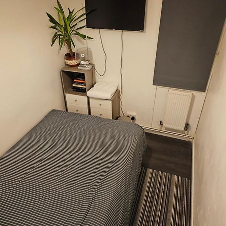 Charming Room Near Central לונדון מראה חיצוני תמונה